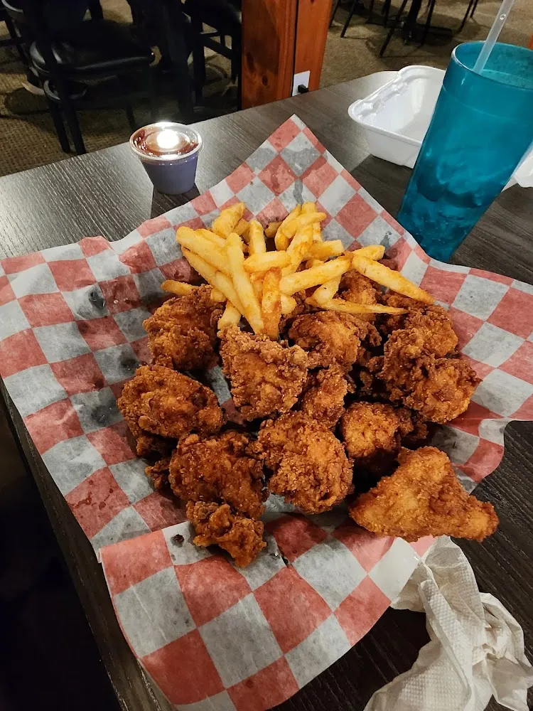Boneless Wings and Fries